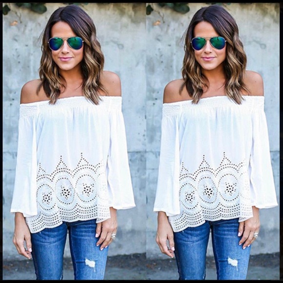 Tops - 🌟SALE🌟White off the shoulder laser cut top
